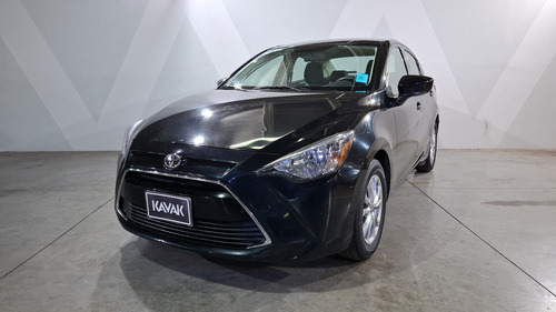 Toyota Yaris 1.5 R MID MT