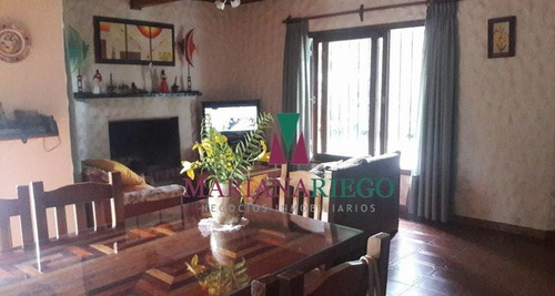 Imagen 4 de 16 de Casa Quinta En Barrio Los Pinos