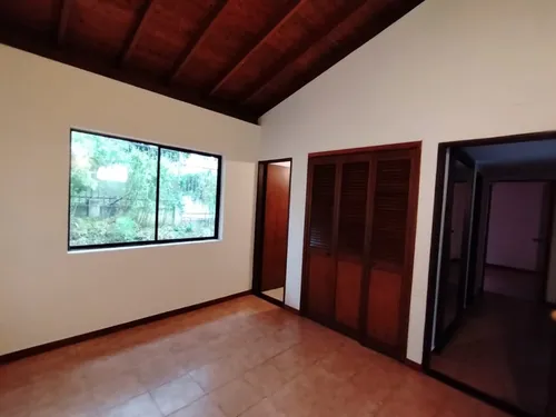 Casa En Venta En El Poblado. Cod V12261
