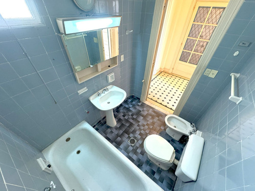 Venta Depto Semipiso 4 Amb C/dependencia - Flores