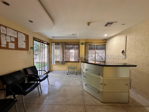 Edificio Comercial En Venta Con Oficinas Local Deposito Ascensor Carga Banco De Transformadores Cerco Electrico Mobiliario Almacen Estef 24-15246