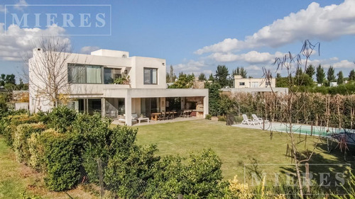 Muy Linda Casa En Alquiler Sobre Lote Interno En San Francisco, Villanueva.