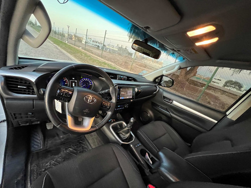 Imagen 7 de 7 de Toyota Hilux 2017 2.8 Cd Srv 177cv 4x4