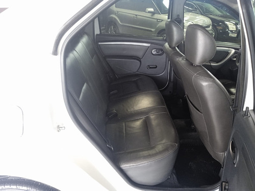 Imagem 10 de 13 de Renault Logan Expression 1.6 2013 Completo