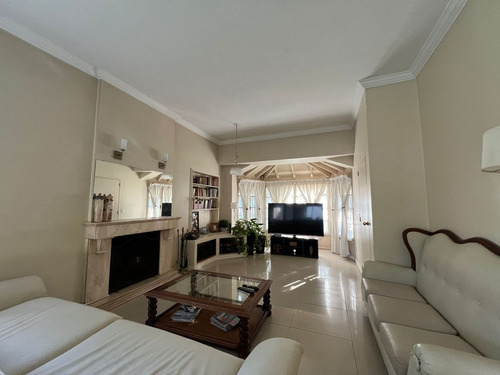 Venta Casa 6 Ambientes 600 M2- Castelar Norte