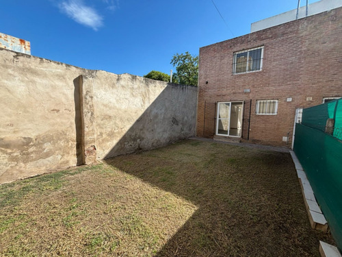 Villa Allende Centro, Alquiler Dúplex Dos Dormitorios, Con Cochera