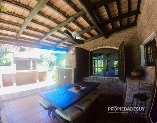 Muy Lindo Chalet De Tres Dormitorios-ref:873