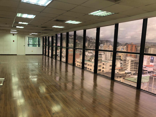 Con Vista Al Avila!!! Se Alquila Espectacular Oficina En La Torre Credicard, El Bosque, Caracas.