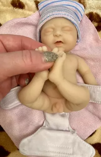 Mini Bebê Reborn Realista Silicone Sólido 18 Cm Menino