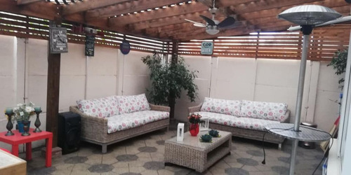 Esplendida Casa Aislada De 3 Pisos En Barrio Residencial...