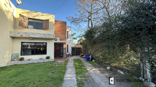 Venta De Casa En Pinares De 2 Dormitorios, 2 Baños Y Terreno De 310 M2 C663b