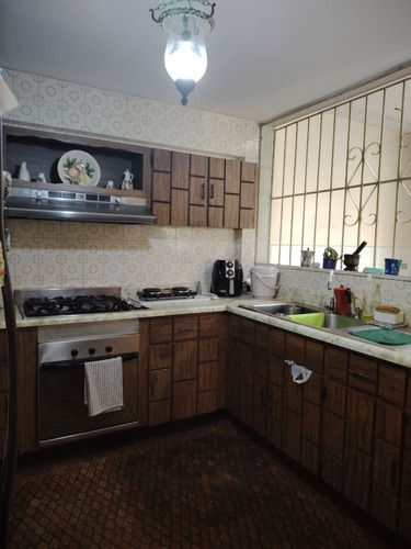 Se Vende Linda Casa, Ubicada En Los Dos Caminos. Nc