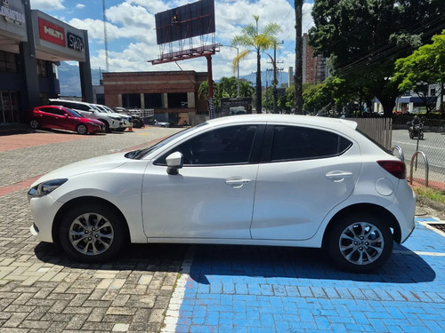 Mazda 2 1.5 Touring At 4x2