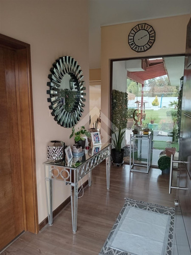 Casa En Venta De 4 Dorm. En Maipú