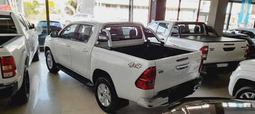 Imagen 7 de 16 de Toyota Hilux 2.8 Cd Srv 177cv 4x4