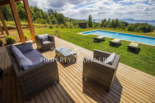 Imagen 2 de 29 de Moderna Casa Con Vista Al Lago Villarrica, El Escorial