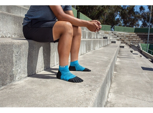 Imagen 2 de 4 de Medias Running Injinji Run Lightweight Mini Crew