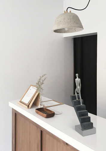 Escultura Abstracta Decoración Moderna Top Of The Rock 28 Cm Plata Y Gris-negro
