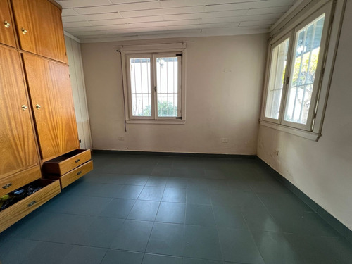 Casa Con Galpón En Barrio Las Avenidas