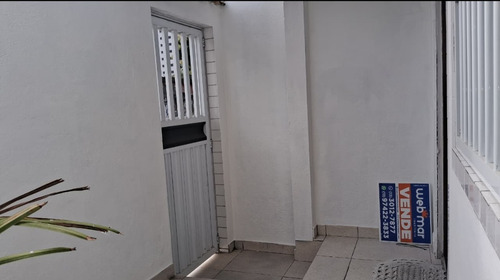 Sobrado, Dois Quartos, Dois Banheiros, Garagem