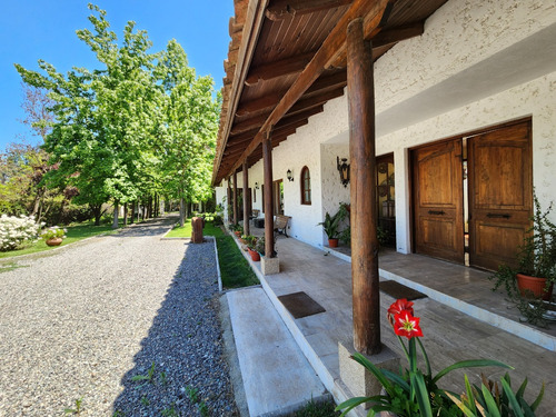 Calera De Tango | 4d 5b + Serv. | 5000m2 Terr. / 383m2 Const