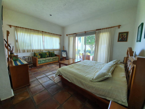 Venta Casa Las Lomas De Dimensiones Monumentales. Alberca Climatizada Y Jardín Plano Con Vistas Espectaculares Y Todos Los Servicios En Fracc Rancho San Diego Ixtapan De La Sal Edomex
