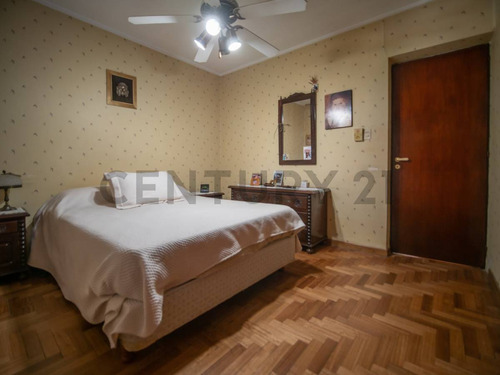 Casa En Venta De 3 Dormitorios En City Bell 465 Y 13c