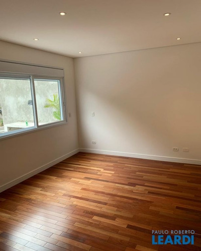 Casa Em Condomínio - Tamboré - Sp - 615704