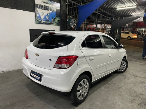 Imagem 4 de 6 de Chevrolet Onix 2013 1.4 Lt 5p