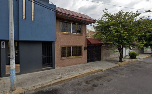 Casa En Venta En Juan Escutia, Iztapalapa En Calle De Gral. Juan Enriquez # 279. Cd*