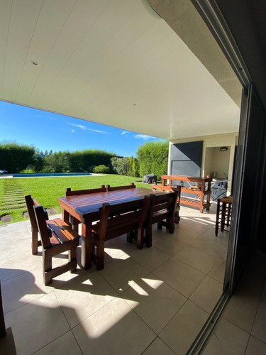 Casa En Venta - 3 Dormitorios 3 Baños - 807mts2 - Dique Luján