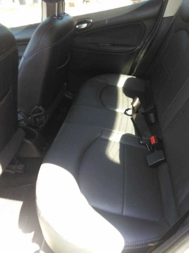 Peugeot 207 Passion 2011 1.4 Xr Sport 10 Anos Flex 4p