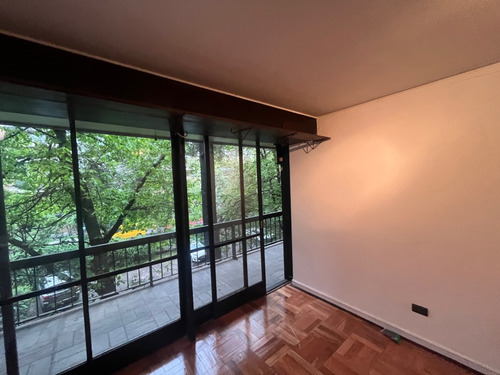 Lindo Depto. Remodelado/ 2 D+ 2 B+ E / Lyon / Carlos AntĂșnez