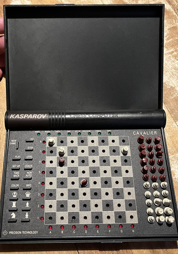 Jogo Kasparov Chess Computer Cavalier Saitek Jogo De Xadrez (Usado)