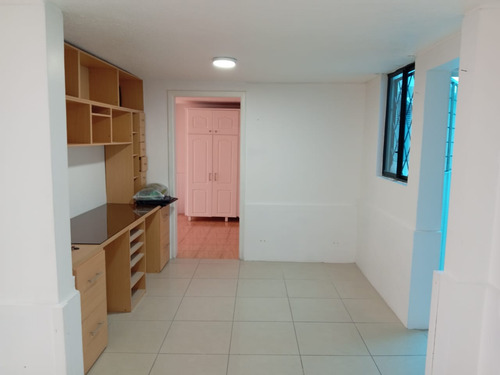 Casa De 4 Habitaciones Y 3 Baños