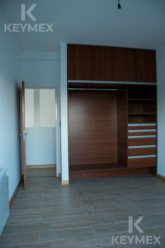 Departamento De Dos Dormitorios Tipo Dúplex En La Plata Con Terraza Y Parrilla Propias