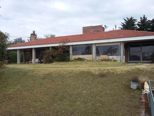 Casa De Tres Dormitorios Y 2800m2 De Terreno En Villa Giardino, Córdoba