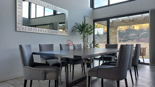 Moderna Casa De 4 Habitaciones En B° Peñon De Lolog
