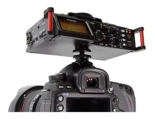 Gravador Digital Tascam Dr-70d Multi-track Com Mic Integrado Cor Preto Voltagem 110v/220v