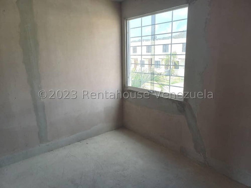 Casa En Venta En Sector La Ensenada Primer Piso Cuenta Dos Habitaciones; Una Principal Con Baño Y Vestier, Y La Segunda Habitación Con Baño Gabriela C.