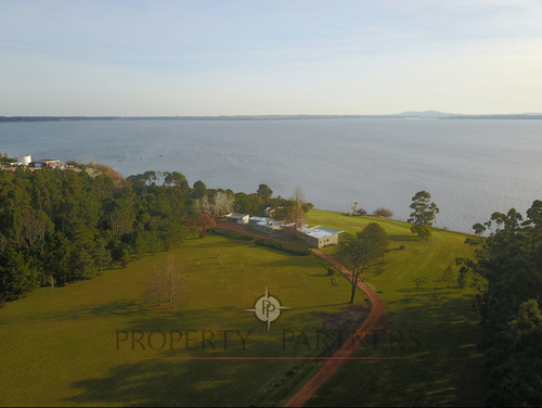 Imagen 3 de 16 de Mansión Con 140 Mts De Costa Sobre Laguna Del Sauce