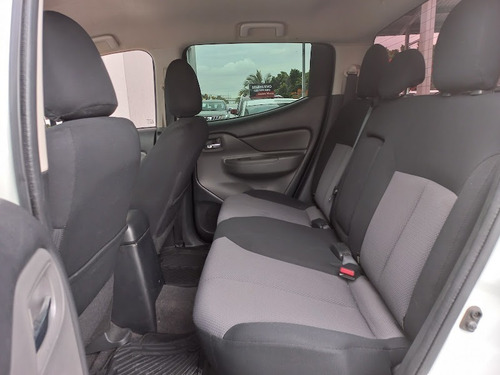 Imagen 12 de 14 de Mitsubishi L200 2018