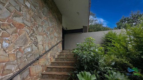Venta De Casa 3 Dormitorios Y Servicio En El Golf Punta Del Este