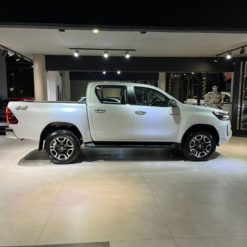 Imagen 8 de 19 de Toyota Hilux 2.8 Cd Srx 177cv 4x4 At