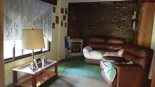 Imagen 4 de 11 de Casa En Esquina Del Barrio Dálmine