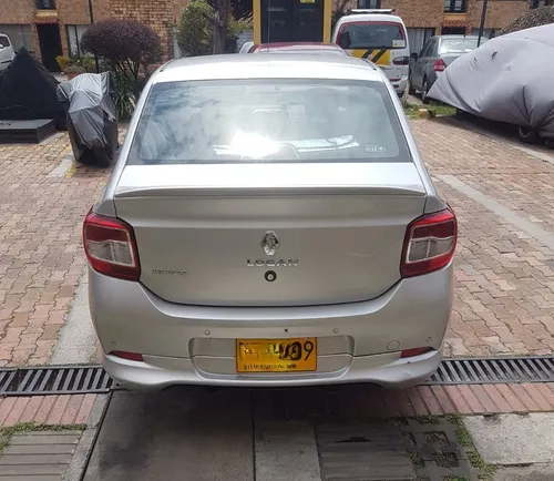Renault Logan 1.6 Privilege / Intens