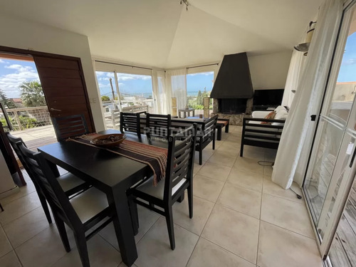 Venta Y Alquiler Casa 4 Dormitorios Con Vista Al Mar En Altos De Punta Piedra