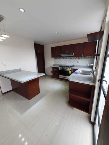 Imagen 8 de 14 de Casa En Venta A Costado De La Udla
