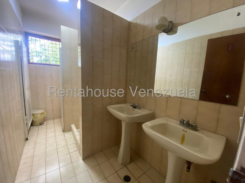Amplio, Moderno E Impecable Apartamento En Edificio De Baja Intensidad En Venta En Los Samanes Yf