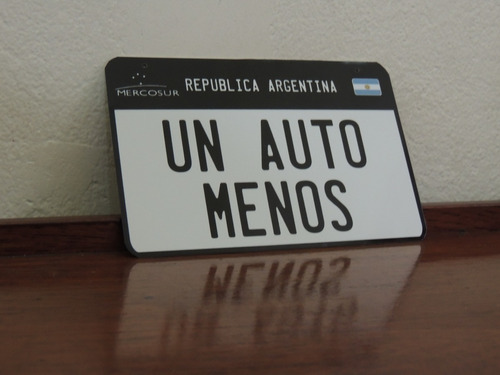 Patente De Chapa 6x12cm Un Auto Menos Yo No Contamino